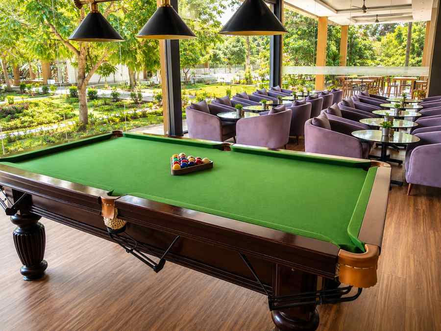 Lounge & Billiards